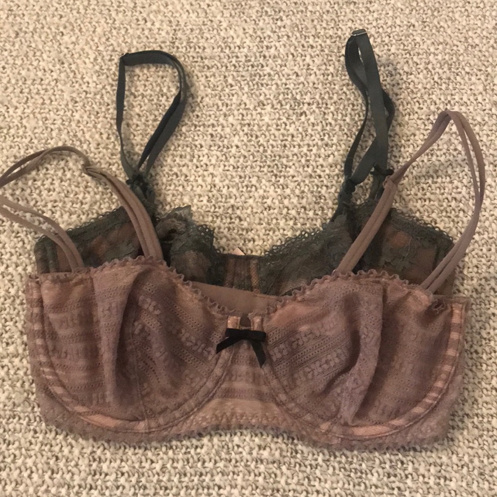 🍾 2 Victoria’s Secret 32D Bras !!!